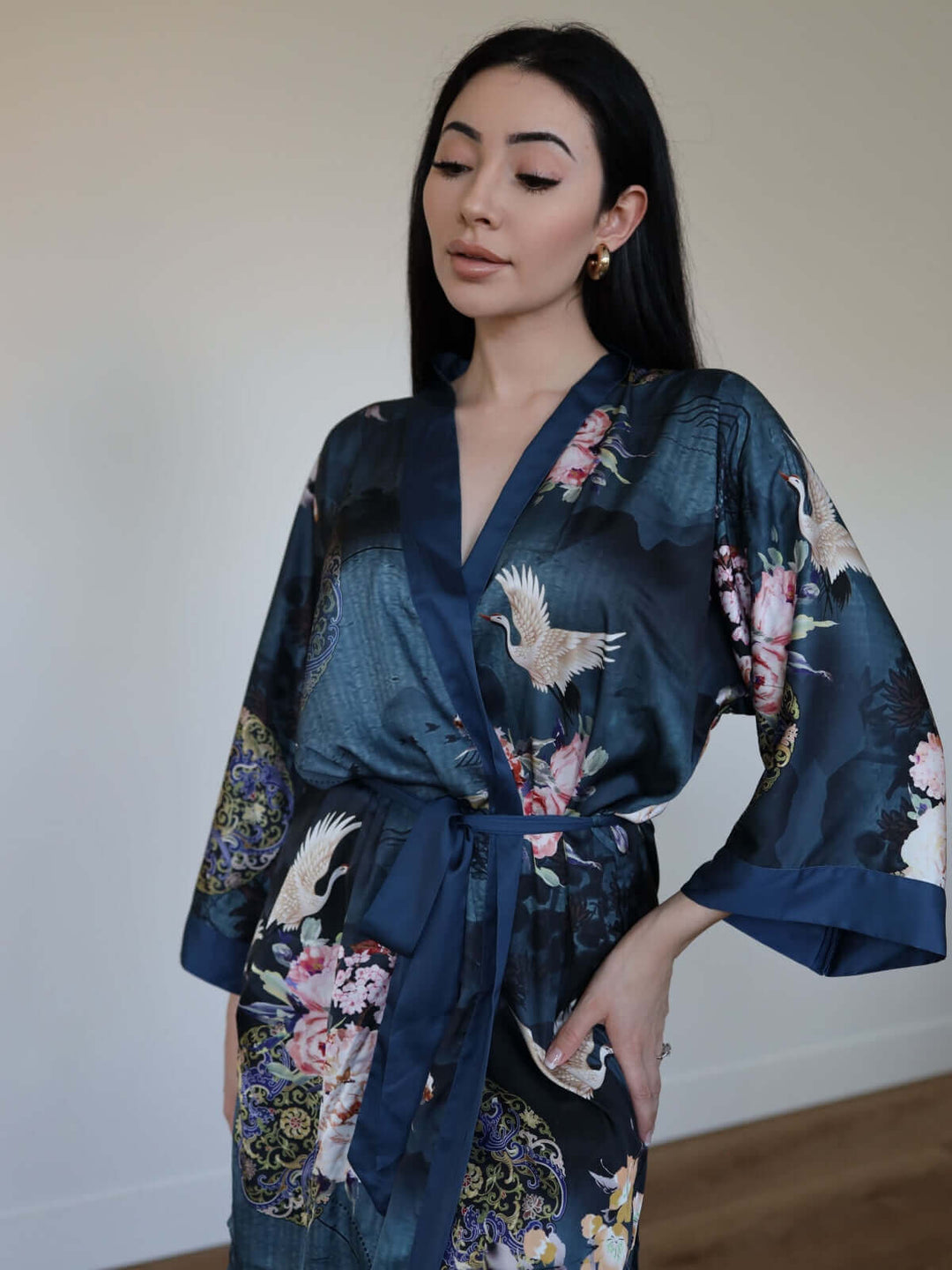 Short Kimono Robe Crane featuring luxurious floral prints and an elegant design, perfect for comfort and style.